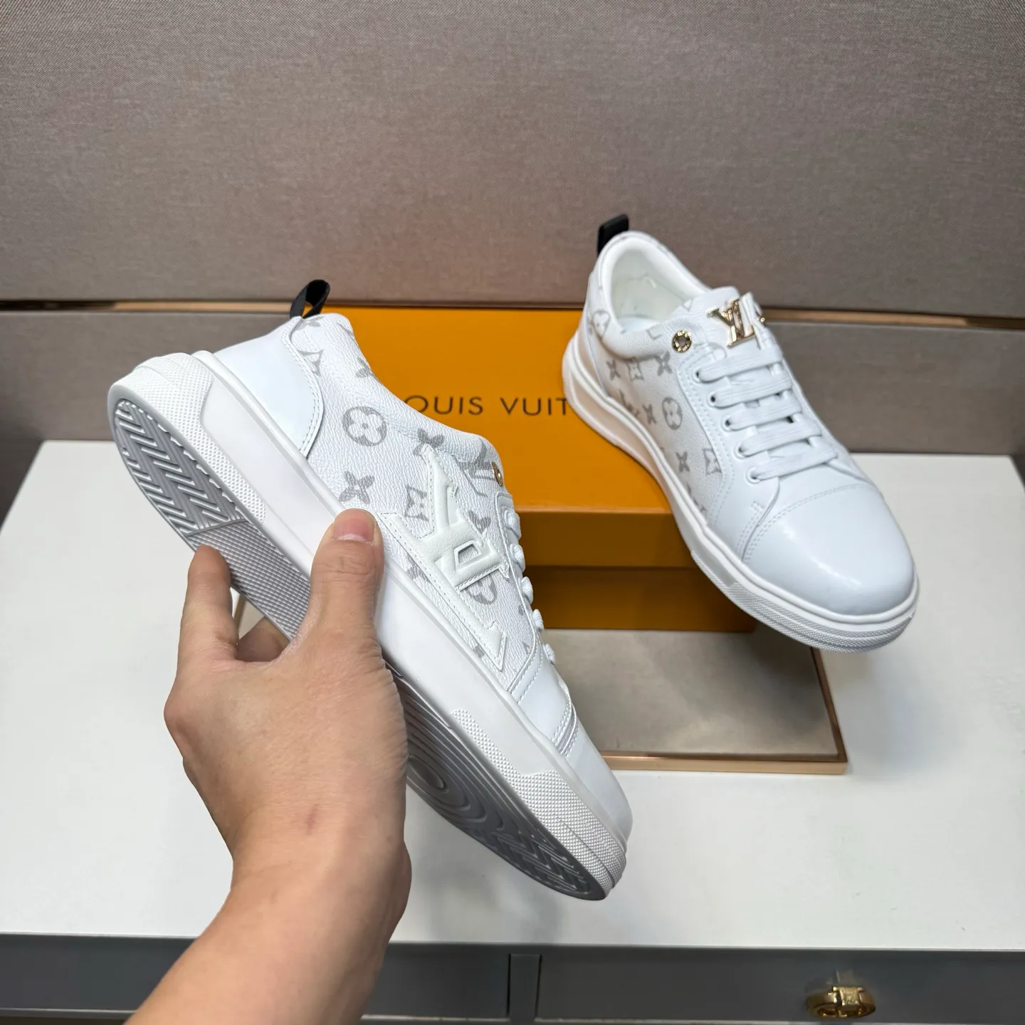 ⬛️Ex-factory price p400 [LV~] Men's casual shoes, 2025z cabinet sales simultaneously 🔶Code number: 38-44#️⃣ 🔷3 colors🔜The upper is made of multi-material splicing ➕Genuine leather lining, comfortable and breathable, sole: original comfortable and wear-resistant outsole, ⚠️real thing📱photographed🎬real thing is better📢📢📢
